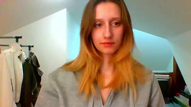 Snapshot of LUNA_delight chatting on March 17, 2025, 5:49 pm LUNA delight online show from March 17, 2025, 5:49 pm