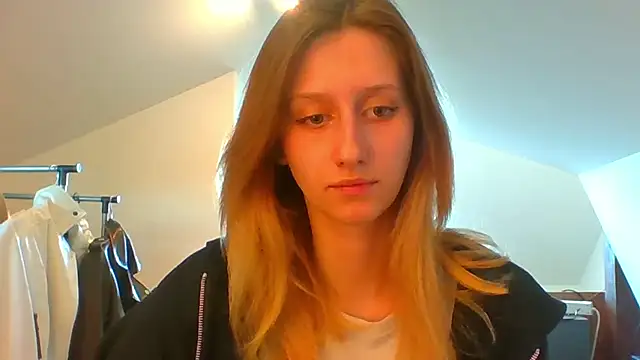 Snapshot of LUNA_delight chatting on March 19, 2025, 2:35 pm LUNA delight online show from March 19, 2025, 2:35 pm