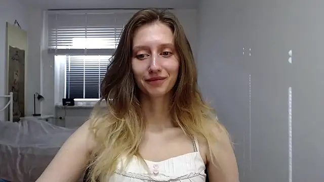 Snapshot of LUNA_delight chatting on September 19, 2025, 5:42 am LUNA delight online show from September 19, 2025, 5:42 am