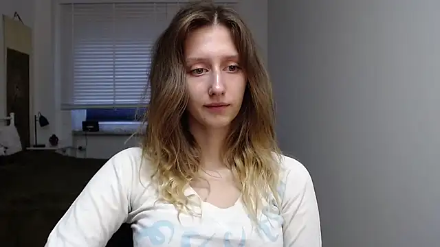 Snapshot of LUNA_delight chatting on October 1, 2025, 5:24 am LUNA delight online show from October 1, 2025, 5:24 am