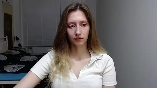 Snapshot of LUNA_delight chatting on October 8, 2025, 5:27 am LUNA delight online show from October 8, 2025, 5:27 am