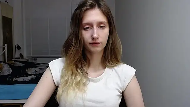 Snapshot of LUNA_delight chatting on October 9, 2025, 5:27 am LUNA delight online show from October 9, 2025, 5:27 am