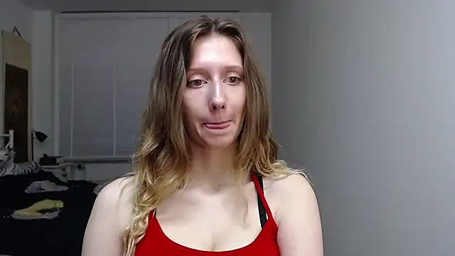 Snapshot of LUNA_delight chatting on October 27, 2025, 6:28 am LUNA delight online show from October 27, 2025, 6:28 am