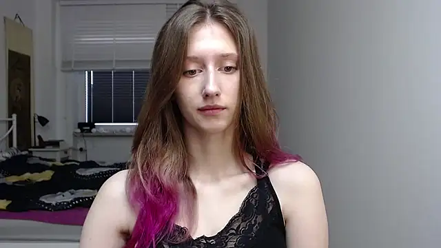 Snapshot of LUNA_delight chatting on November 12, 2025, 6:36 am LUNA delight online show from November 12, 2025, 6:36 am