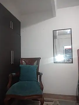 Snapshot of Venus-Wood chatting on September 17, 2025, 9:49 pm Venus-Wood online show from September 17, 2025, 9:49 pm