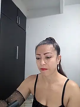 Snapshot of Venus-Wood chatting on February 3, 2026, 3:28 pm Venus-Wood online show from February 3, 2026, 3:28 pm