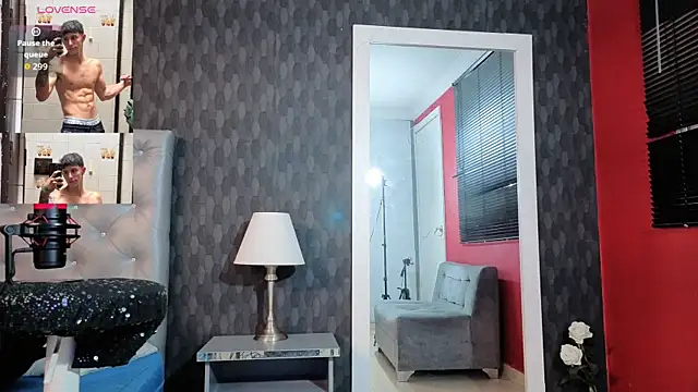 Cristopher23  online show from September 13, 2025, 8:19 pm