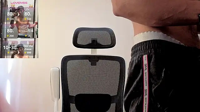 Cristopher23  online show from October 19, 2025, 1:34 pm