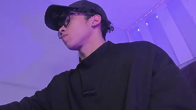 AkazaBoy  online show from March 13, 2026, 4:52 am