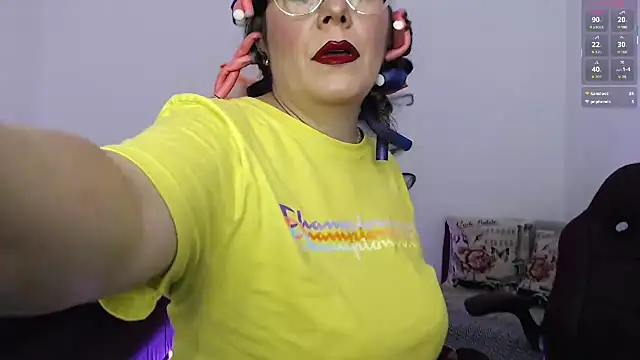 Serenay  online show from October 31, 2025, 5:03 pm