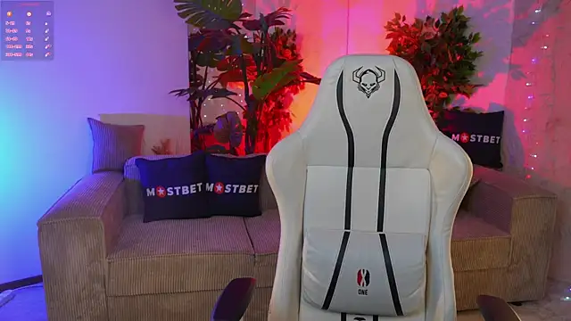 Snapshot of Magnetic_Mia_ chatting on December 2, 2024, 7:38 pm Magnetic Mia online show from December 2, 2024, 7:38 pm