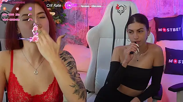 Snapshot of Magnetic_Mia_ chatting on December 4, 2024, 7:45 pm Magnetic Mia online show from December 4, 2024, 7:45 pm