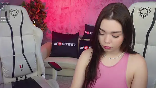 Snapshot of Magnetic_Mia_ chatting on December 17, 2024, 3:28 pm Magnetic Mia online show from December 17, 2024, 3:28 pm