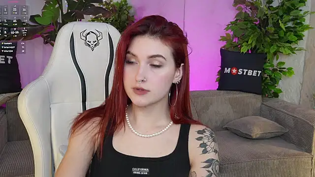 Snapshot of Magnetic_Mia_ chatting on January 14, 2025, 3:43 am Magnetic Mia online show from January 14, 2025, 3:43 am