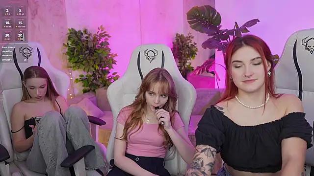 Snapshot of Magnetic_Mia_ chatting on February 7, 2025, 4:03 pm Magnetic Mia online show from February 7, 2025, 4:03 pm