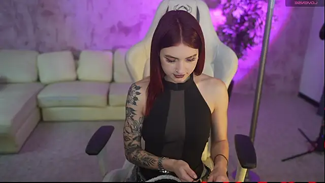 Snapshot of Magnetic_Mia_ chatting on December 3, 2025, 3:47 am Magnetic Mia online show from December 3, 2025, 3:47 am