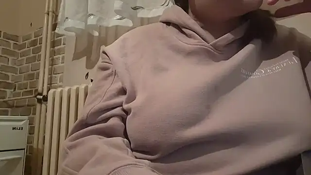 Snapshot of AalinnaK chatting on February 17, 2025, 7:31 pm AalinnaK online show from February 17, 2025, 7:31 pm