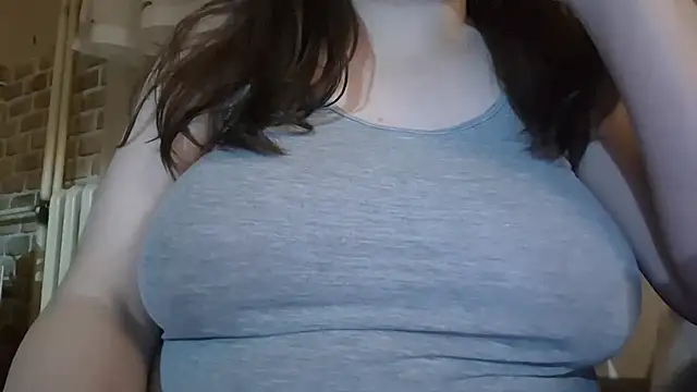 Snapshot of AalinnaK chatting on September 18, 2025, 4:53 pm AalinnaK online show from September 18, 2025, 4:53 pm