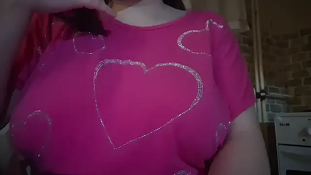 AalinnaK online show from December 17, 2025, 6:25 pm