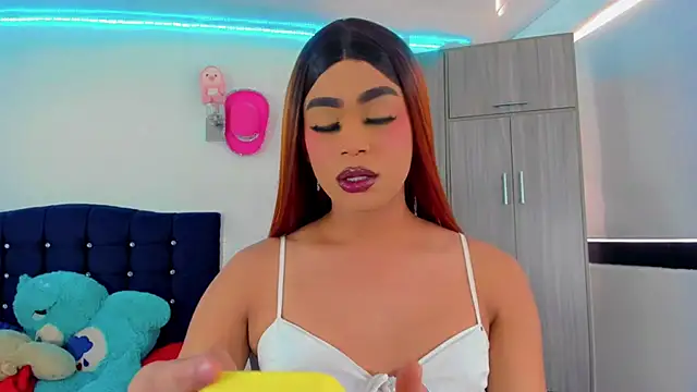 Snapshot of Hellen_moons__ chatting on October 8, 2025, 7:11 pm Hellen moons online show from October 8, 2025, 7:11 pm