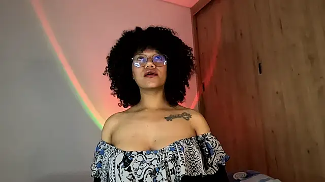 Snapshot of Ale_xandra chatting on May 30, 2026, 10:40 pm Ale xandra online show from May 30, 2026, 10:40 pm