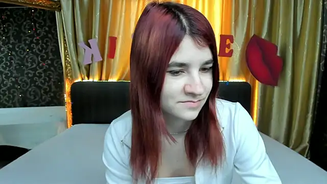  Polly Love  online show from February 18, 2025, 1:11 pm