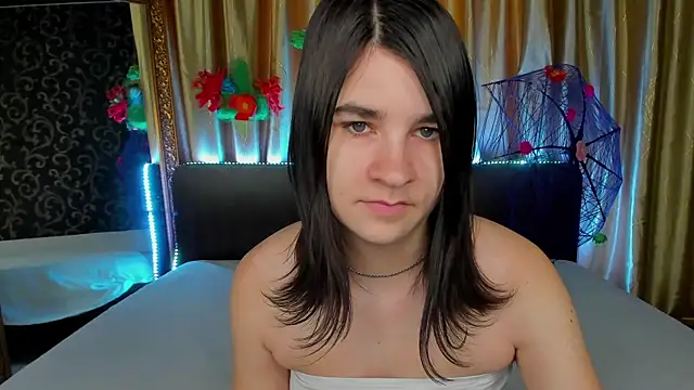  Polly Love  online show from April 4, 2026, 5:49 am