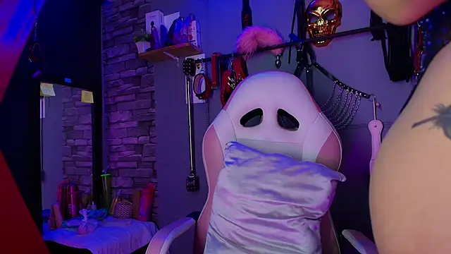 daphneandrade online show from March 22, 2025, 12:46 pm