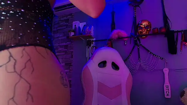 daphneandrade online show from March 22, 2025, 7:09 pm