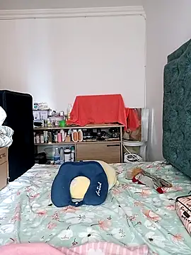 KimPielCanela online show from February 27, 2025, 6:09 pm