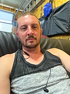 Snapshot of MrMechanic38 chatting on June 21, 2026, 11:40 pm MrMechanic38 online show from June 21, 2026, 11:40 pm