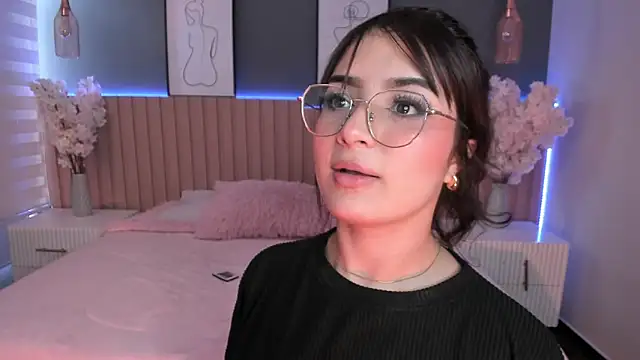 Snapshot of Megan_mooree_ chatting on February 4, 2025, 4:08 pm Megan mooree online show from February 4, 2025, 4:08 pm