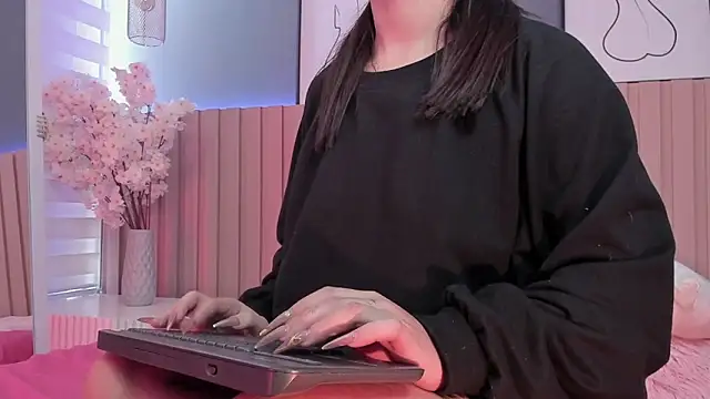 Snapshot of Megan_mooree_ chatting on February 7, 2025, 3:41 pm Megan mooree online show from February 7, 2025, 3:41 pm