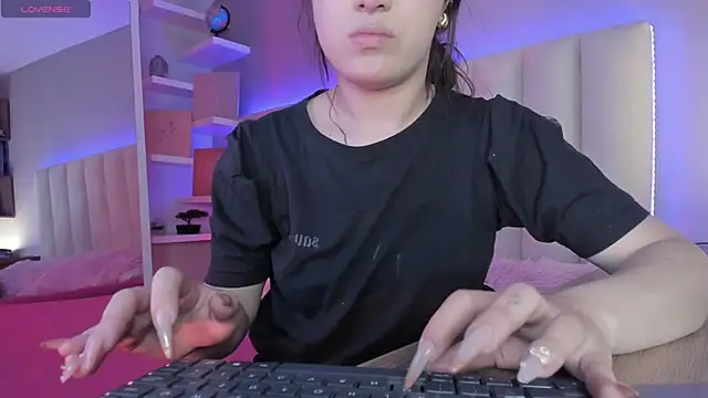 Snapshot of Megan_mooree_ chatting on March 4, 2025, 11:40 am Megan mooree online show from March 4, 2025, 11:40 am