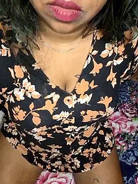 Snapshot of IndieSM chatting on November 5, 2025, 11:27 pm IndieSM online show from November 5, 2025, 11:27 pm