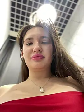 Snapshot of Holly_Molii chatting on December 8, 2024, 8:09 am Holly Molii online show from December 8, 2024, 8:09 am