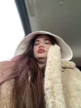 Snapshot of Holly_Molii chatting on January 11, 2025, 5:10 am Holly Molii online show from January 11, 2025, 5:10 am