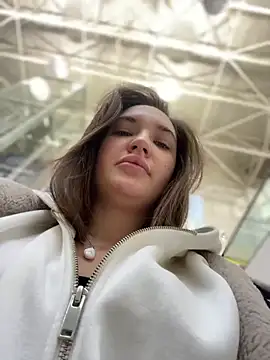 Snapshot of Holly_Molii chatting on January 18, 2025, 5:10 am Holly Molii online show from January 18, 2025, 5:10 am