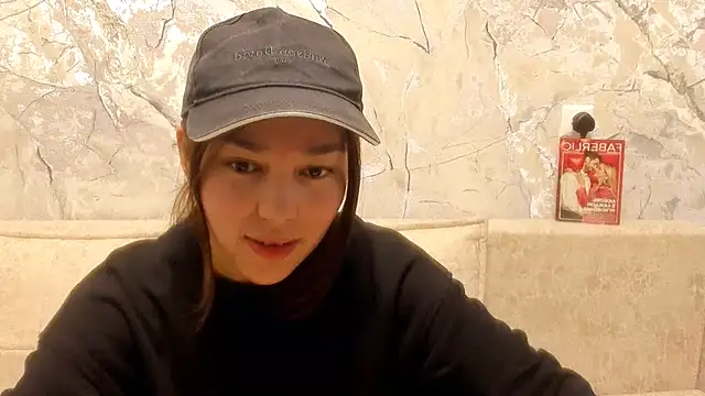 Snapshot of LunaXmii chatting on April 23, 2026, 12:23 am LunaXmii online show from April 23, 2026, 12:23 am