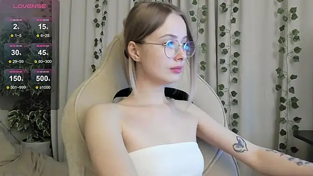 Snapshot of mell_milles chatting on October 31, 2025, 3:13 pm mell milles online show from October 31, 2025, 3:13 pm