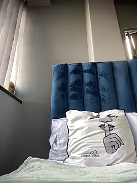 Snapshot of Curveysinaa chatting on February 6, 2025, 5:35 am Curveysinaa online show from February 6, 2025, 5:35 am