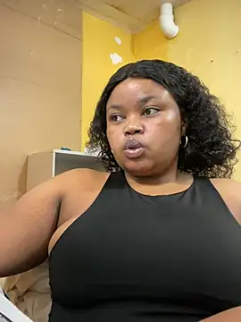 Snapshot of Curveysinaa chatting on February 20, 2025, 9:00 am Curveysinaa online show from February 20, 2025, 9:00 am