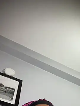 Snapshot of Curveysinaa chatting on March 7, 2025, 12:48 am Curveysinaa online show from March 7, 2025, 12:48 am