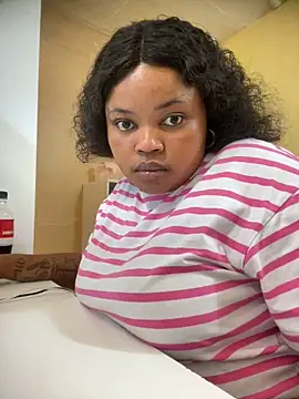 Snapshot of Curveysinaa chatting on March 7, 2025, 11:51 am Curveysinaa online show from March 7, 2025, 11:51 am