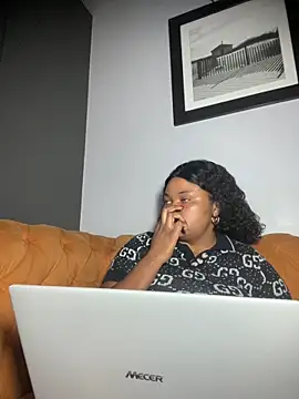 Snapshot of Curveysinaa chatting on March 10, 2025, 2:37 pm Curveysinaa online show from March 10, 2025, 2:37 pm