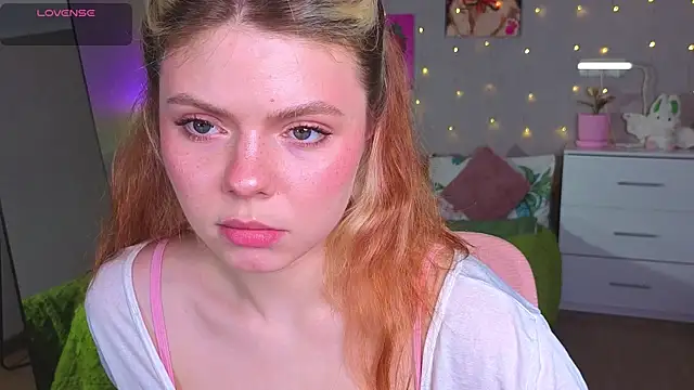 Red  Candy online show from May 15, 2026, 2:13 pm