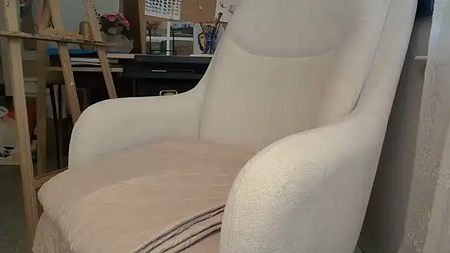 naughtyonbicycle online show from April 7, 2026, 1:22 pm