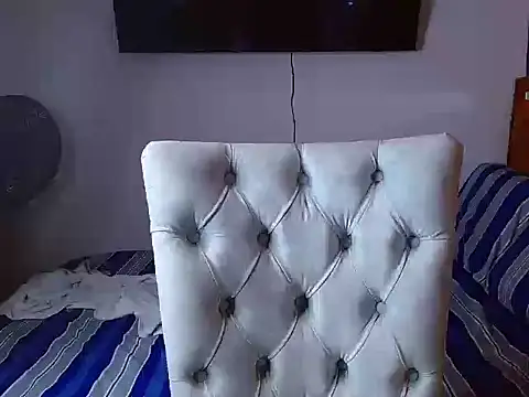 Velk hot online show from April 14, 2026, 12:33 pm