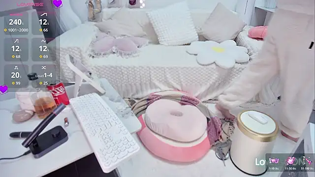 Feifei-cn online show from November 23, 2025, 1:38 am