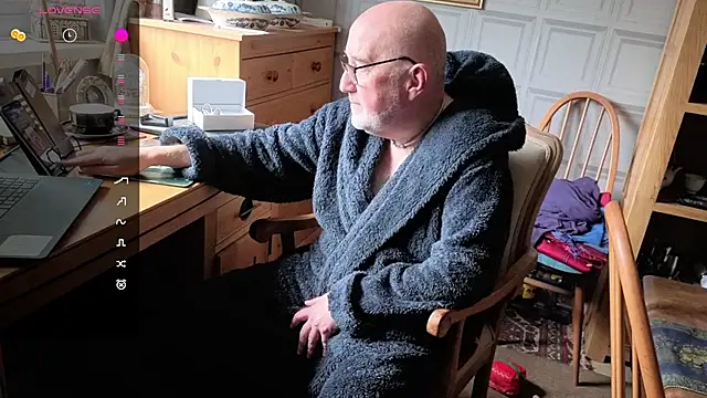 Adamdaddybear online show from October 8, 2025, 7:50 am